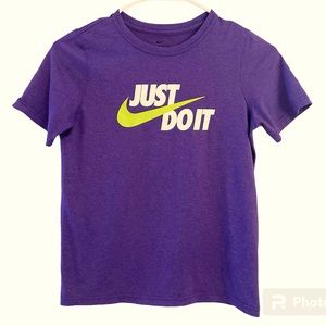 Kids Nike Purple Short Sleeve Tee Size Medium  NIKE Swoosh Green White